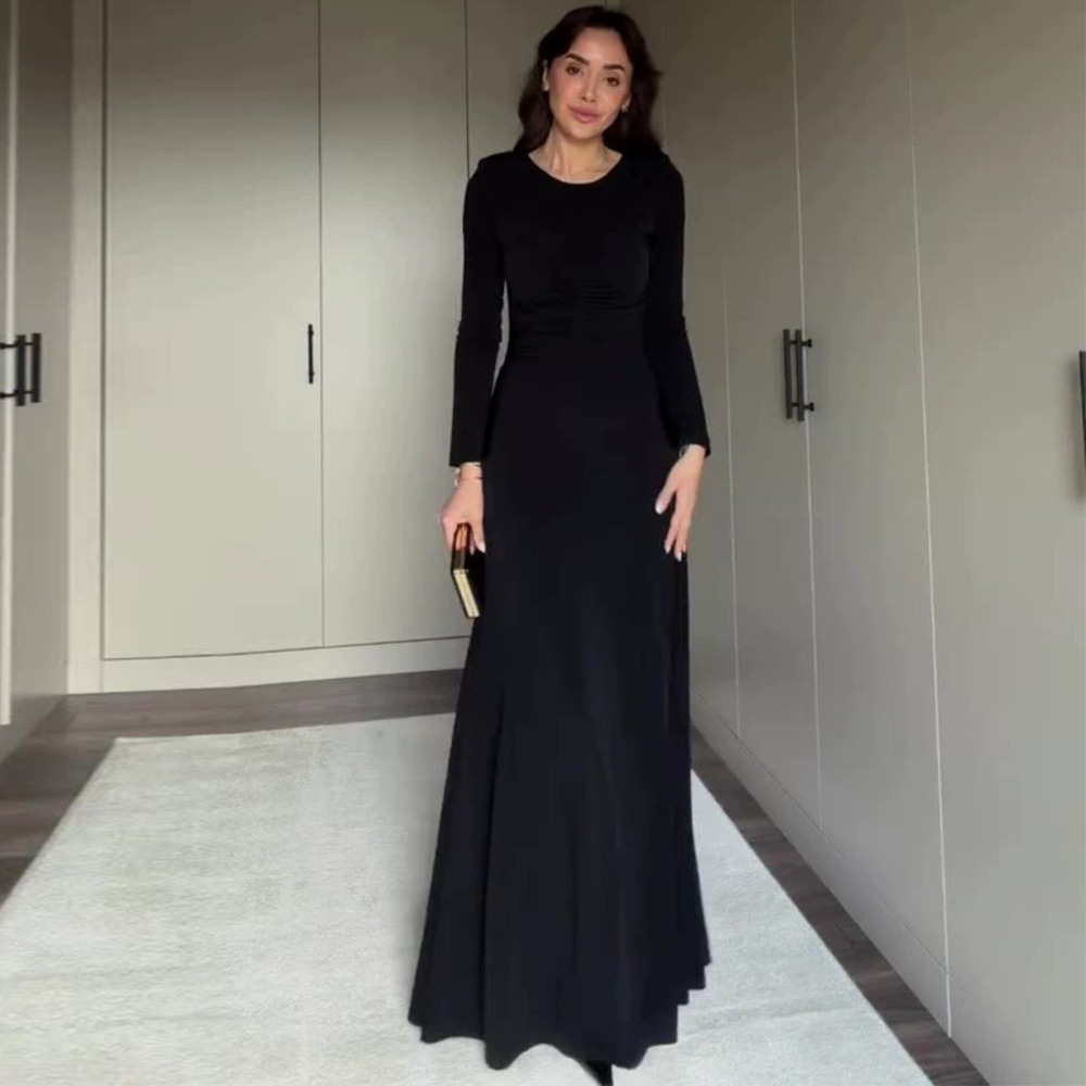 Forever 21 Simple Solid Black Round-Neck Long-Sleeve Fitted Dress